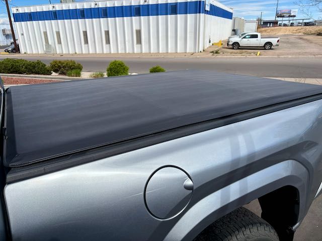 24-26 Tacoma Tonneau Cover for 6' Bed  **Like New**