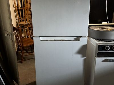 Magic Chef Mini Refrigerator/Freezer Combo - White (Non-Working, for Parts/Scrap)