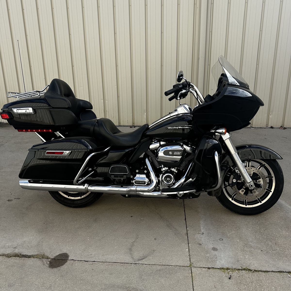 2018 Harley Davidson Road Glide Ultra 107 - Classic Touring Cruiser