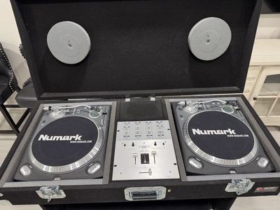 Numark TTX turntables - DJ Set