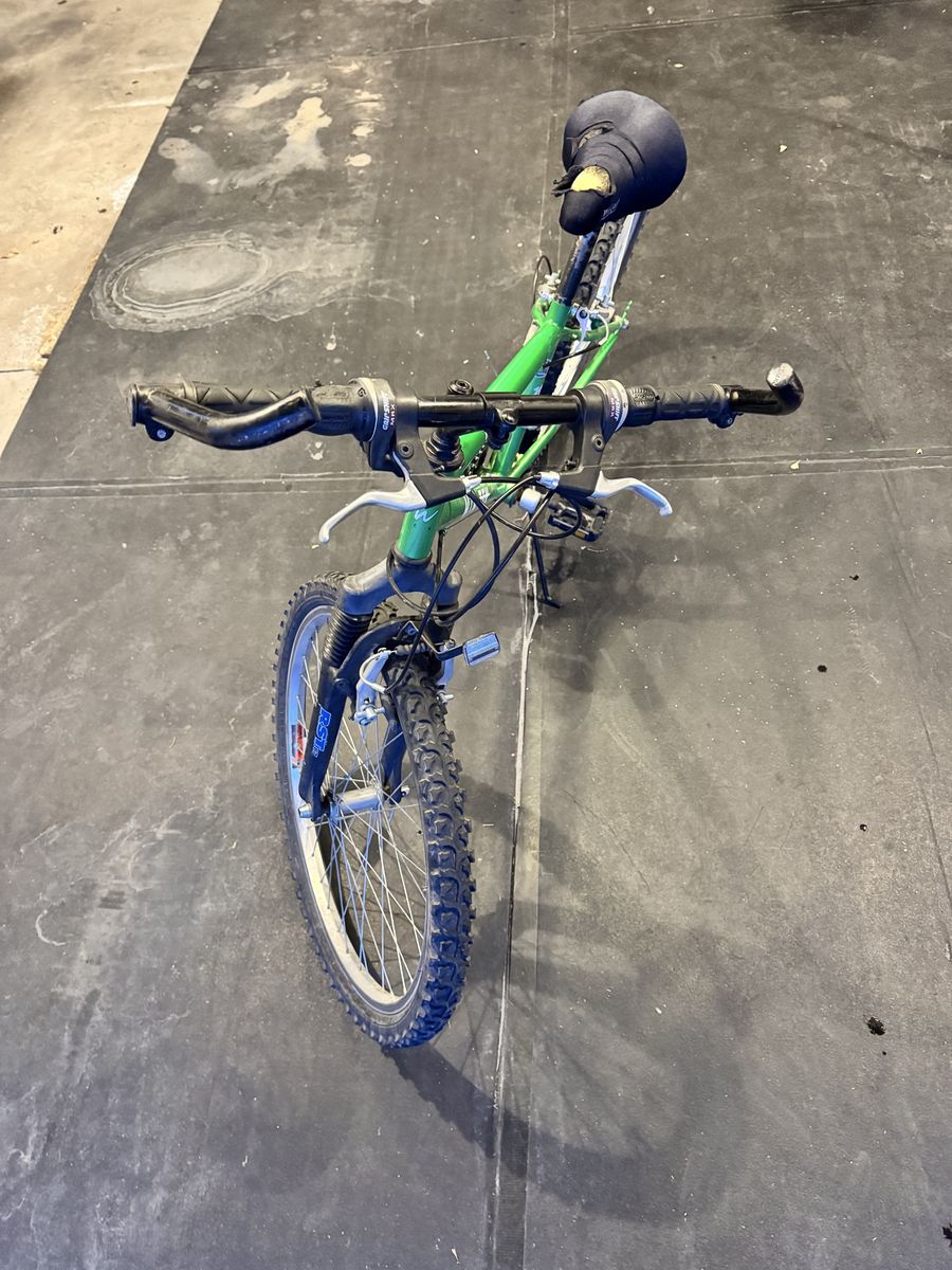 MTN Tek Team Green Mountain Bike with Front Suspension