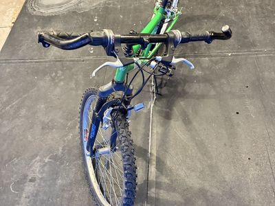 MTN Tek Team Green Mountain Bike with Front Suspension