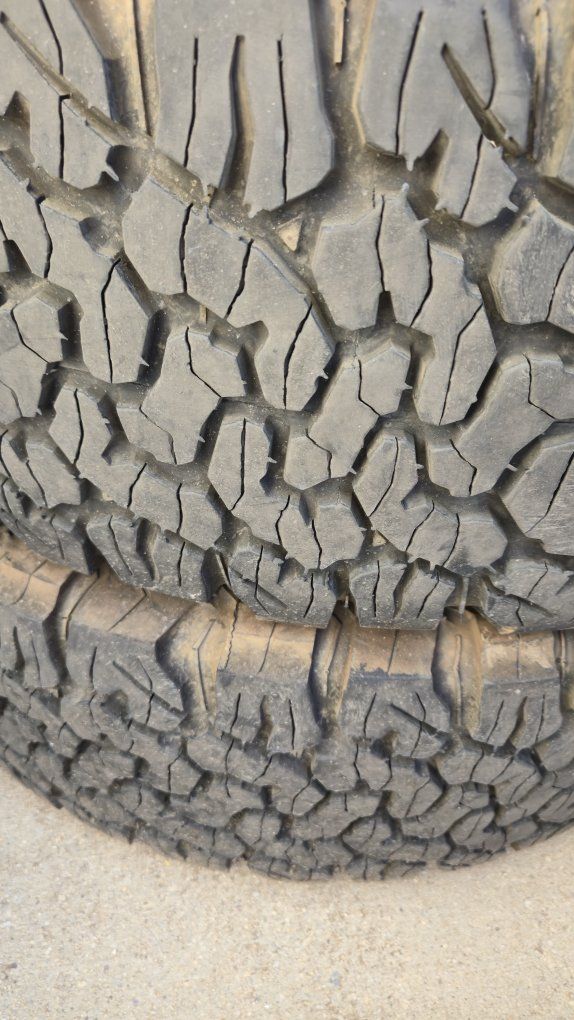 Five 275/65R18 BFGoodrich All-Terrain T/A KO2 M+S tires with >.25" tread