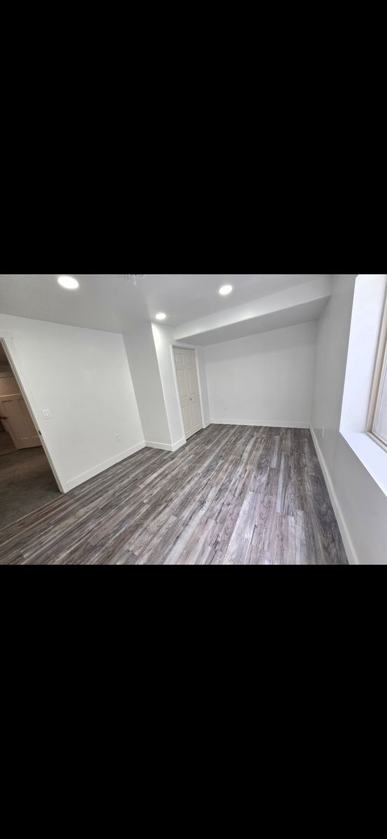 Main image 7