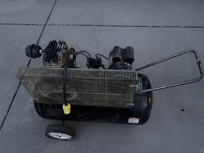Campbell Hausfeld 30 Gal 6HP air compressor