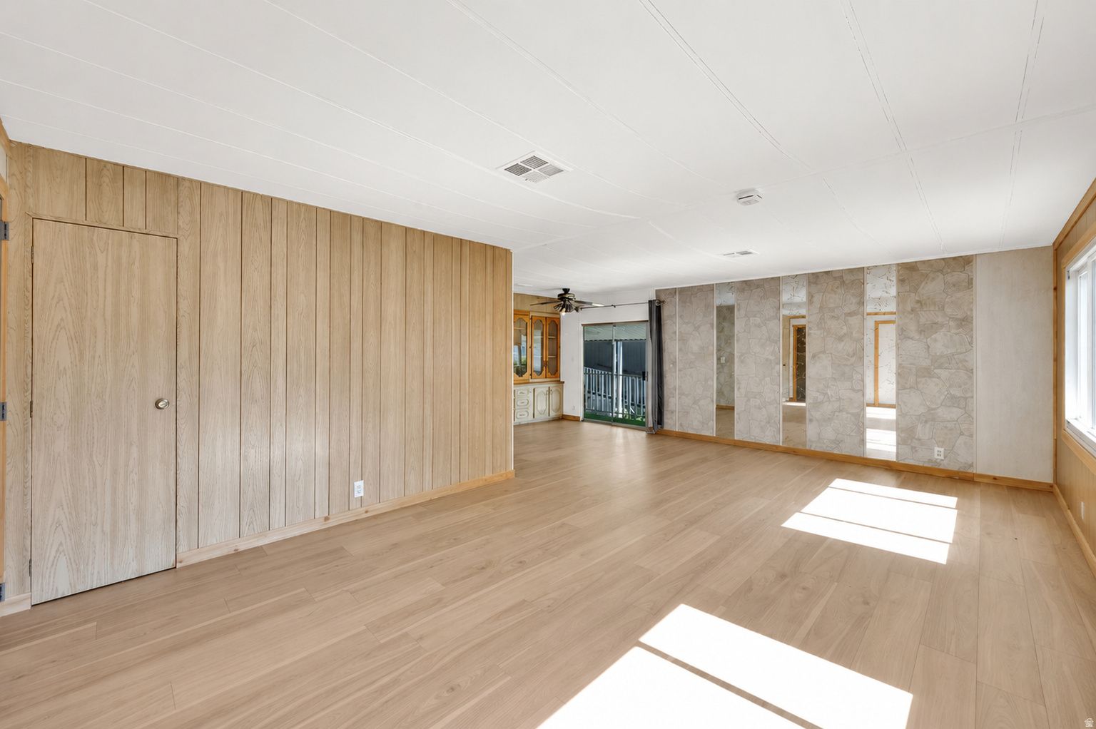 Main image 13