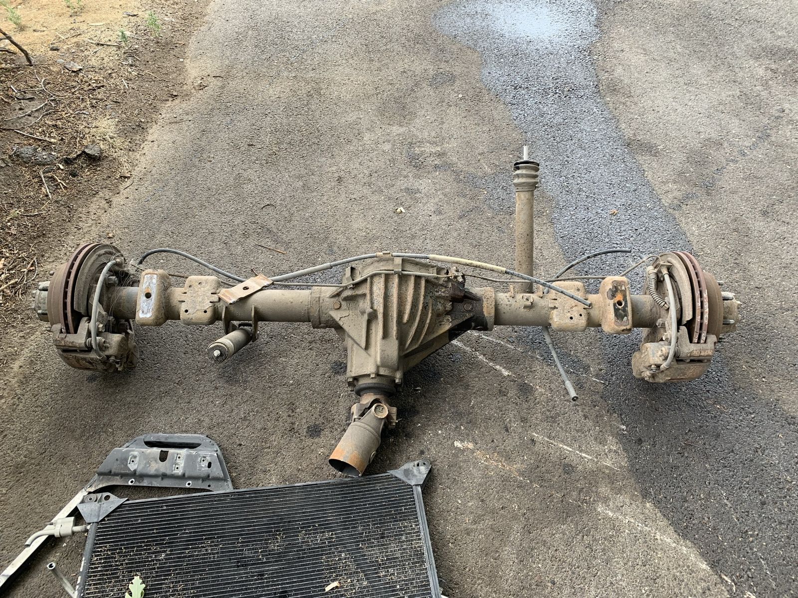 GM Chevy 2005 1-ton axle assembly 4.10 ratio 8-lug