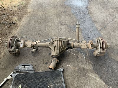 GM Chevy 2005 1-ton axle assembly 4.10 ratio 8-lug