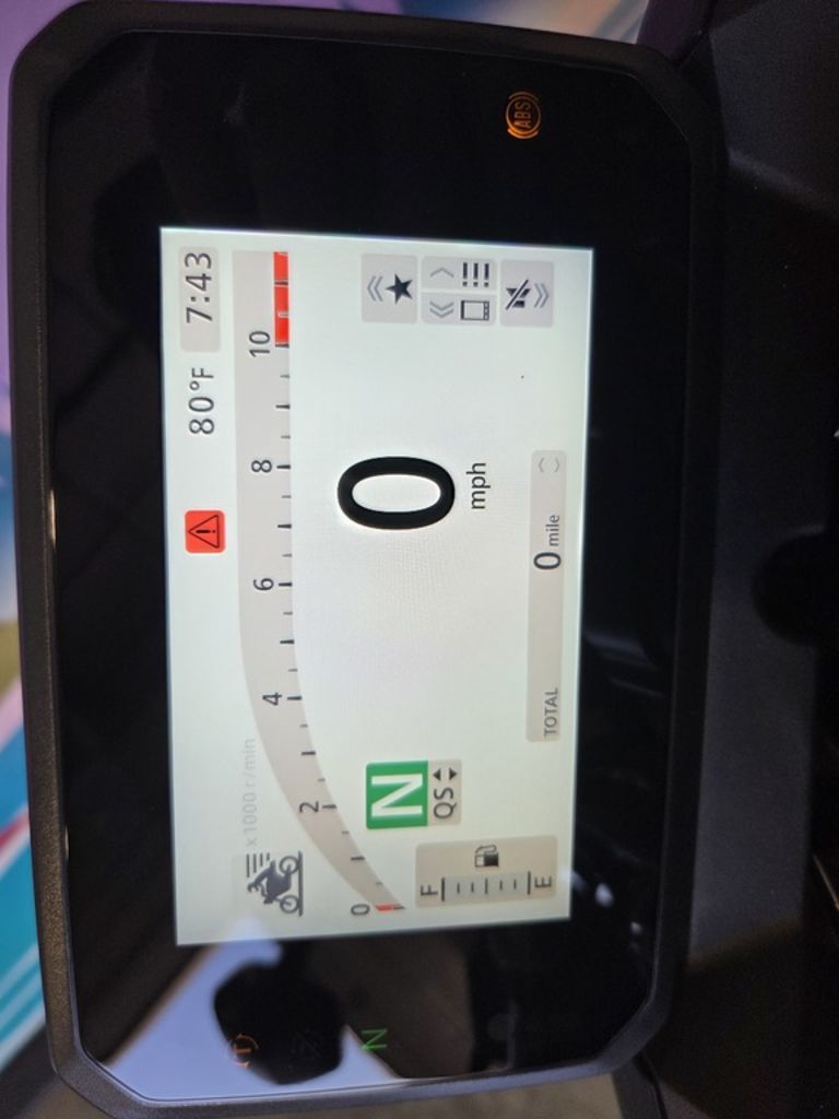 Main image 6