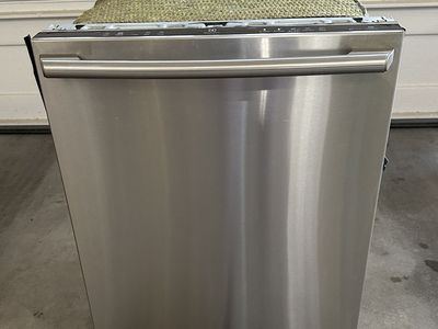 Stainless Steel Eletrolux Dishwasher - Needs Lower Door Seal