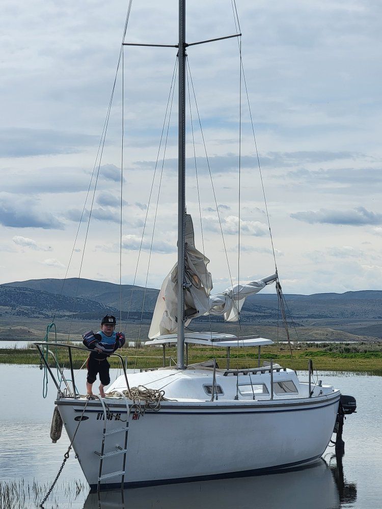 1977 Catalina 25 Sailboat
