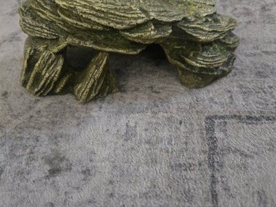 medium resin hide