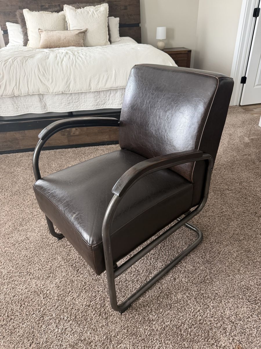 Lesther Chair