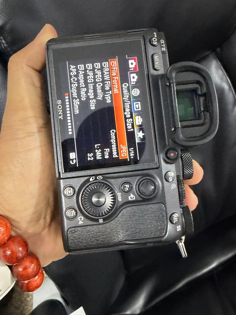 Sony a7 iii body mint, low used
