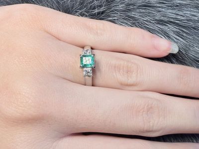 Natural Emerald and Natural Diamond Wedding/Engagement Ring