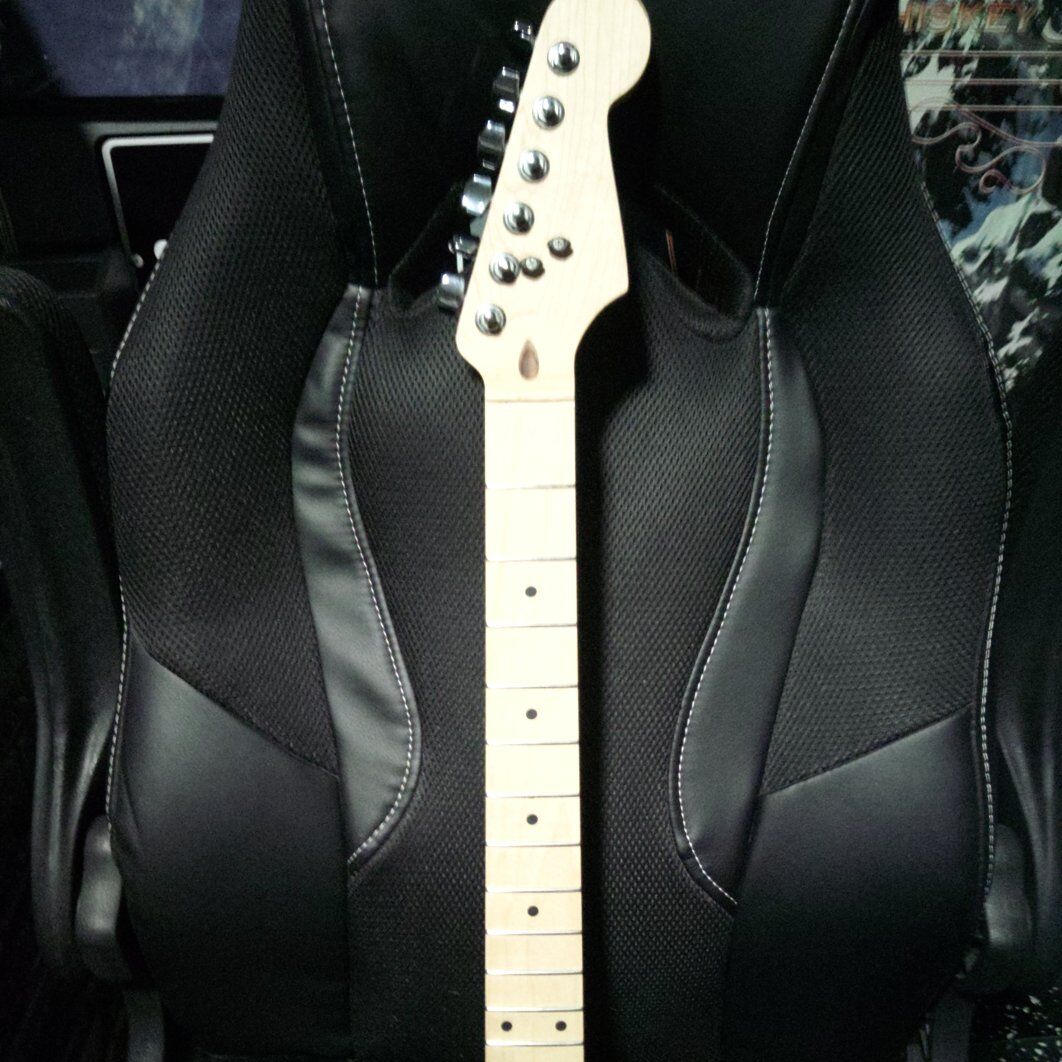 WD Fender 22 Fret Guitar Neck and Fender Tuners