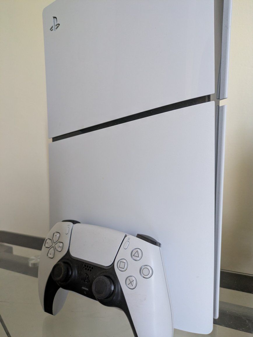 Sony PlayStation 5 PS5 Gaming Console with Controller - Excellent Condition