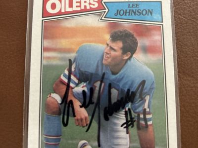 BYU COUGARS 1987 Topps Lee Johnson Houston Oilers Autographed Punter Football Card (Hand Signed) Auto Football Card