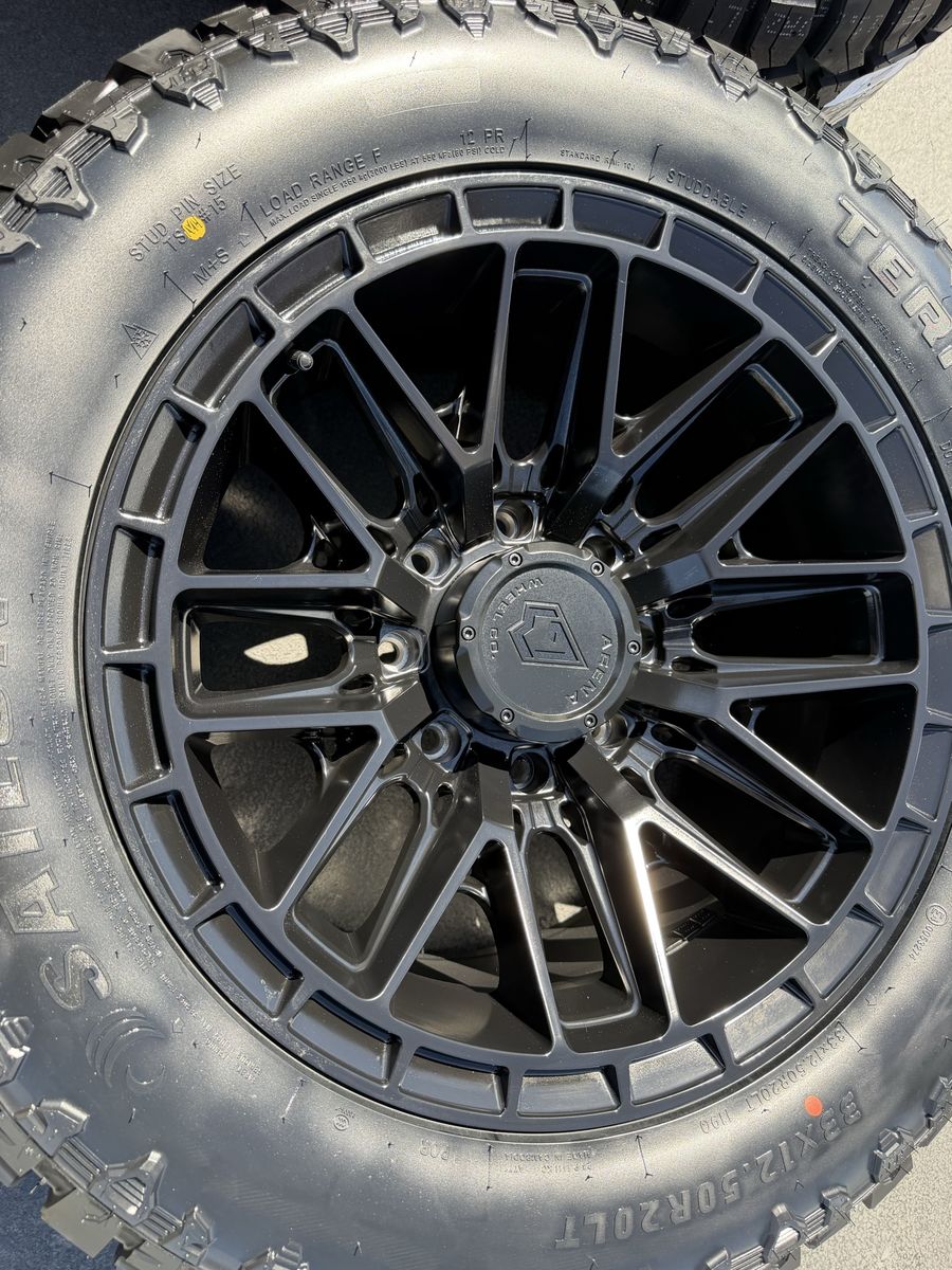 20x10 Arena A114 8 Lug 8x180 33x12.50R20 Sailun RT