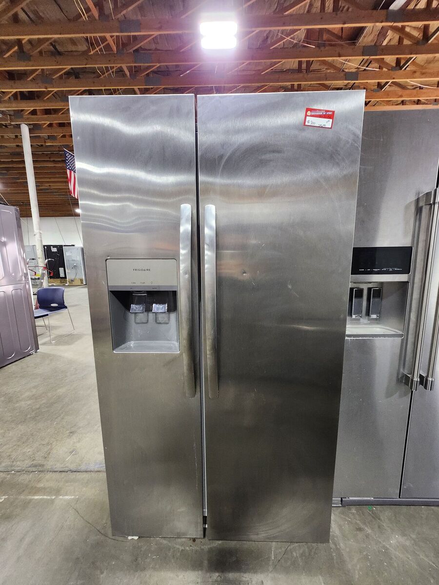 NICE FRIGIDAIRE STAINLESS STEEL SIDE BY SIDE FRIDGE! W-WARRANTY