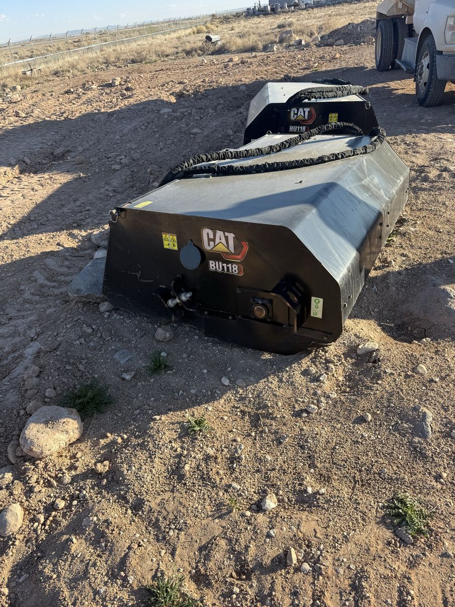 Cat 118 Skidsteer Broom