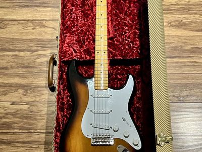 Fender 70th Anniversary 1954 Stratocaster Electric Guitar 2-Color Sunburst - NEW in case