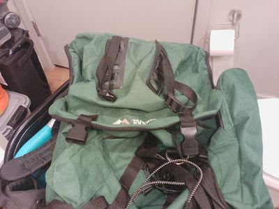 Everest Green & Black Hiking Backpack - Durable Large Capacity Pack with Adjustable Straps
