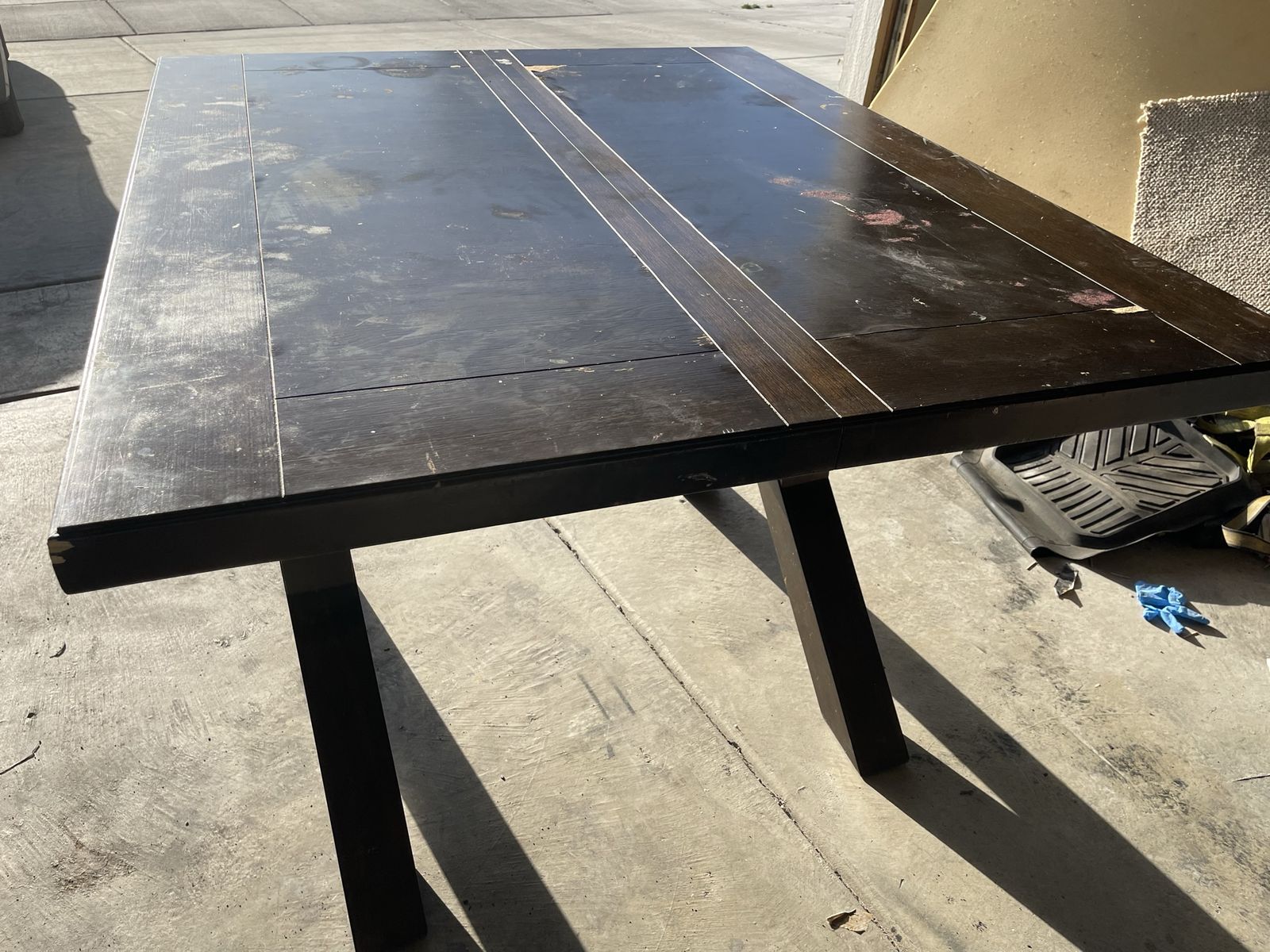 FREE WOOD DINING  TABLE EXTENDABLE