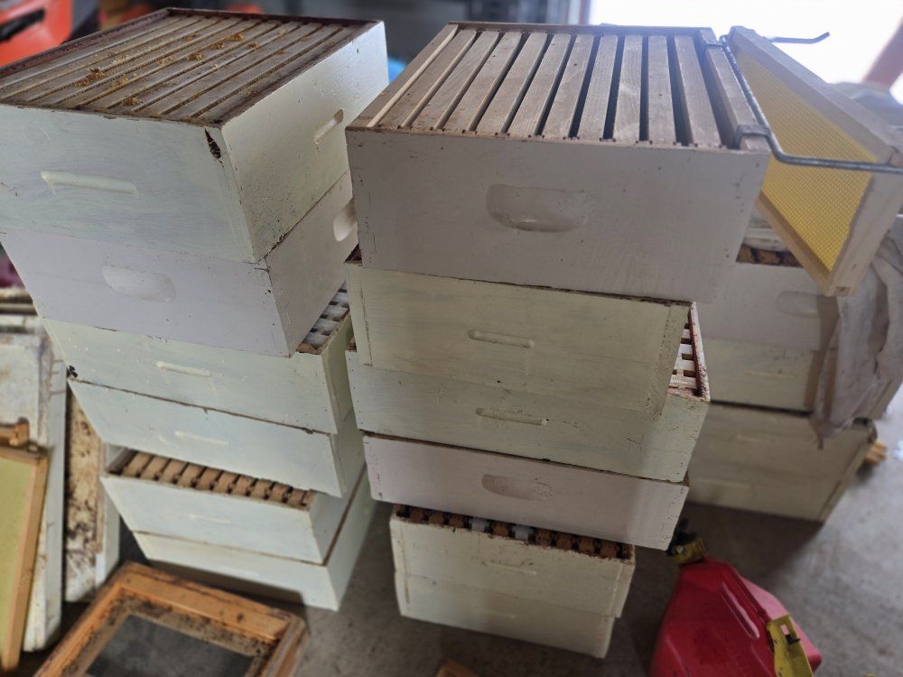 The Walter T. Kelley Co. Honey Extractor & Beehive Boxes - Beekeeper Starter Kit