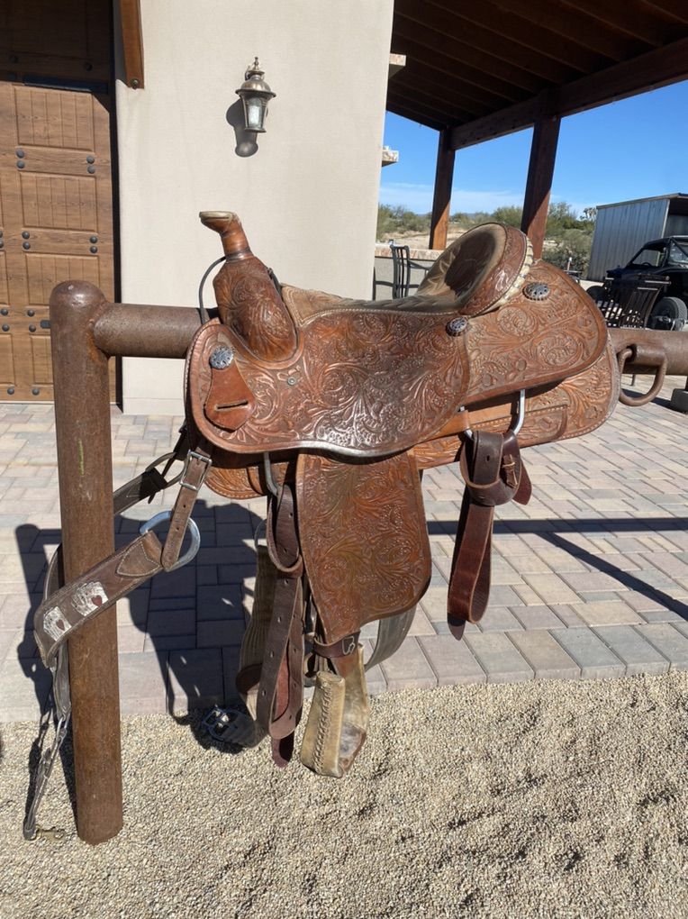 Roping Saddle