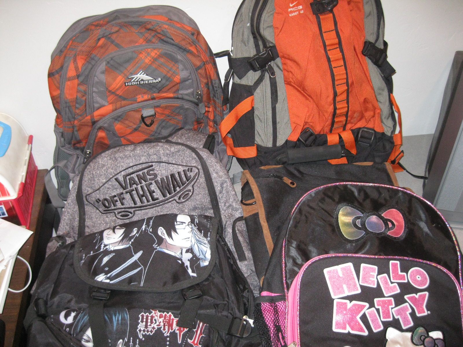 Hello Kitty, Vans, Manga Or Nike Backpacks