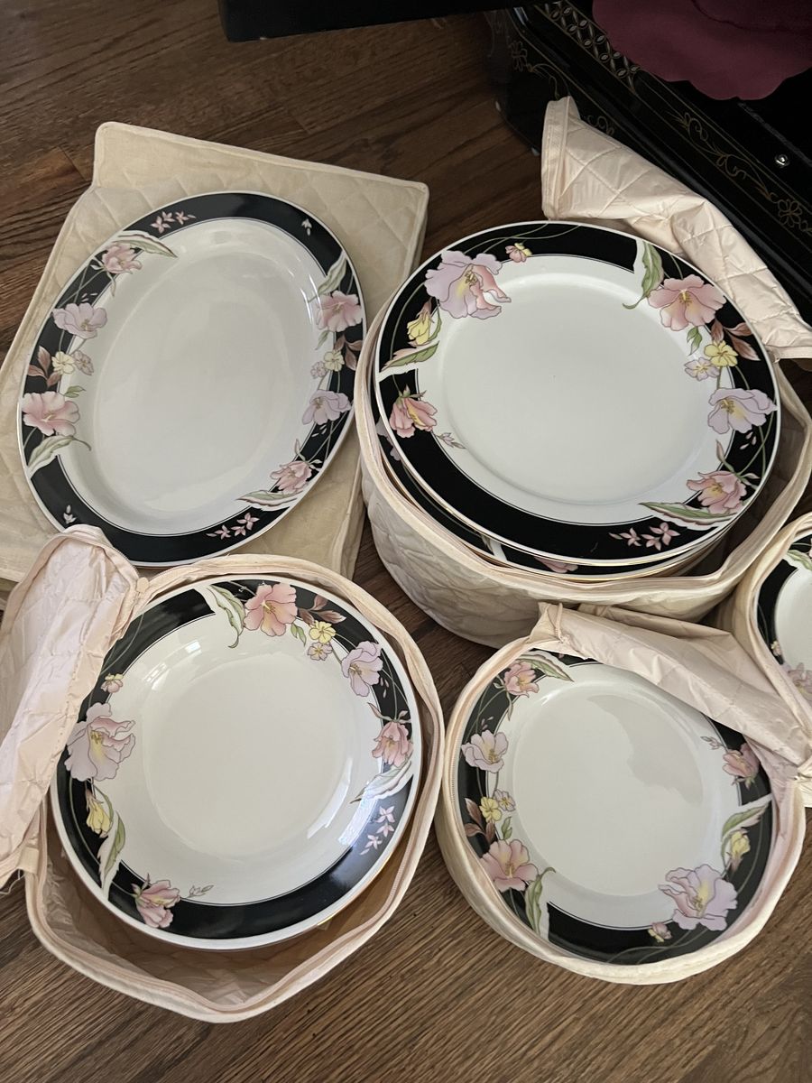 Fine China Pearl Dinnerware
