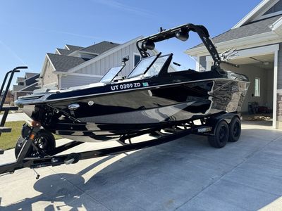 2022 Heyday H22 Wakeboat