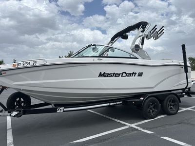 2021 MasterCraft XT22Wakeboard Boat - Excellent Condition, Ready for the Water!