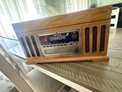 Detrola Vintage Style Record Player