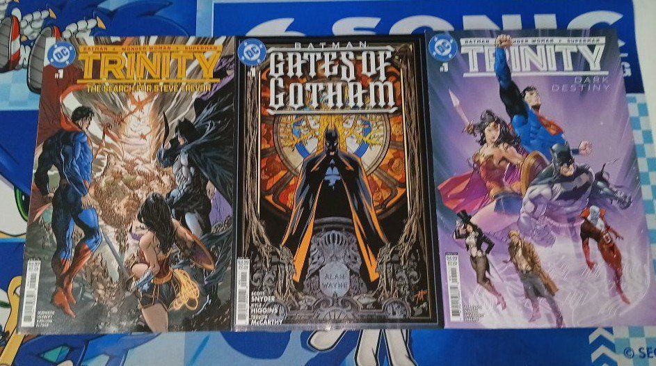 Comic book Bundle (RAW and in Near mint condition.)