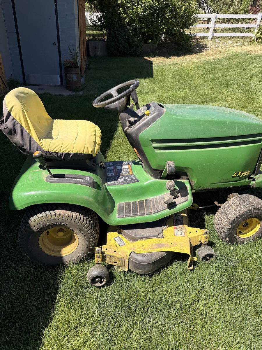 John Deere LX288