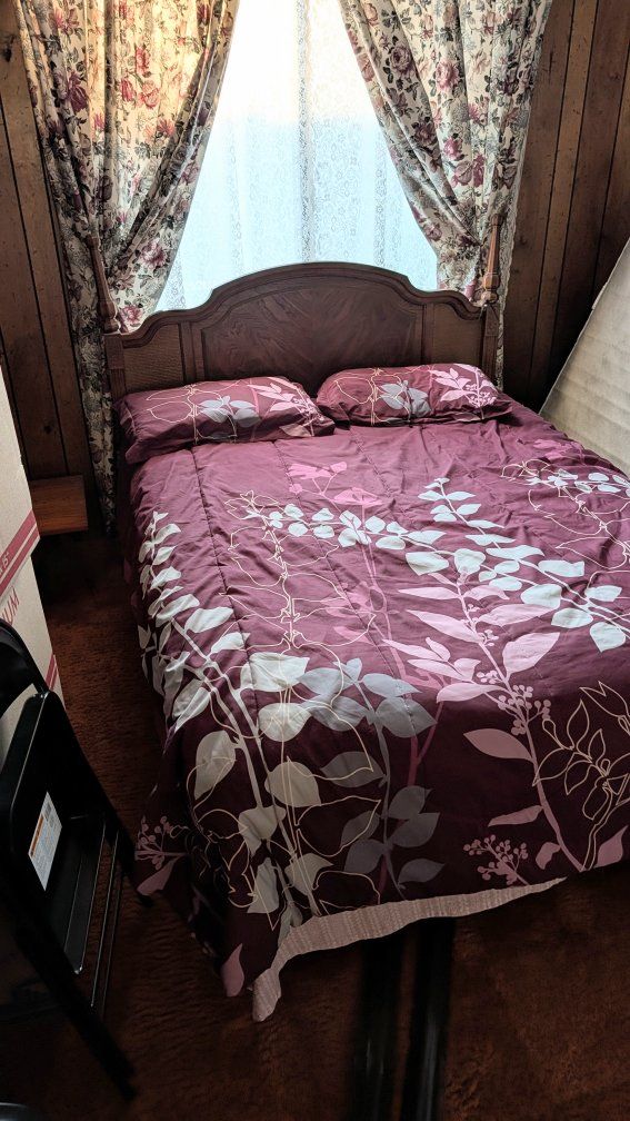 Sertapedic queen mattress and frame