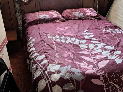 Sertapedic queen mattress and frame