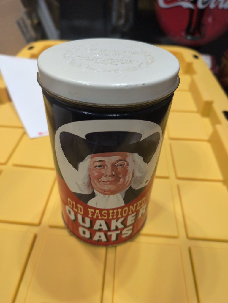 Vintage 1982 Quaker Old Fashioned Oats Limited Edition Tin with Oatmeal Cookies Recipe