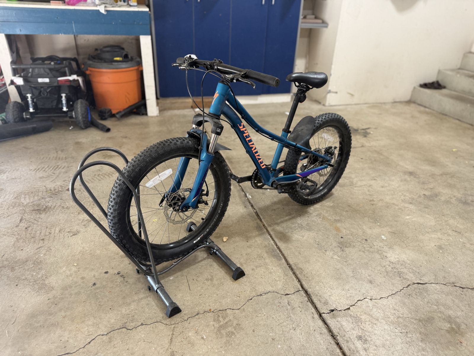 Specialized Riprock 20" Kids Mountain Bike, Fat Tires, Disc Brakes