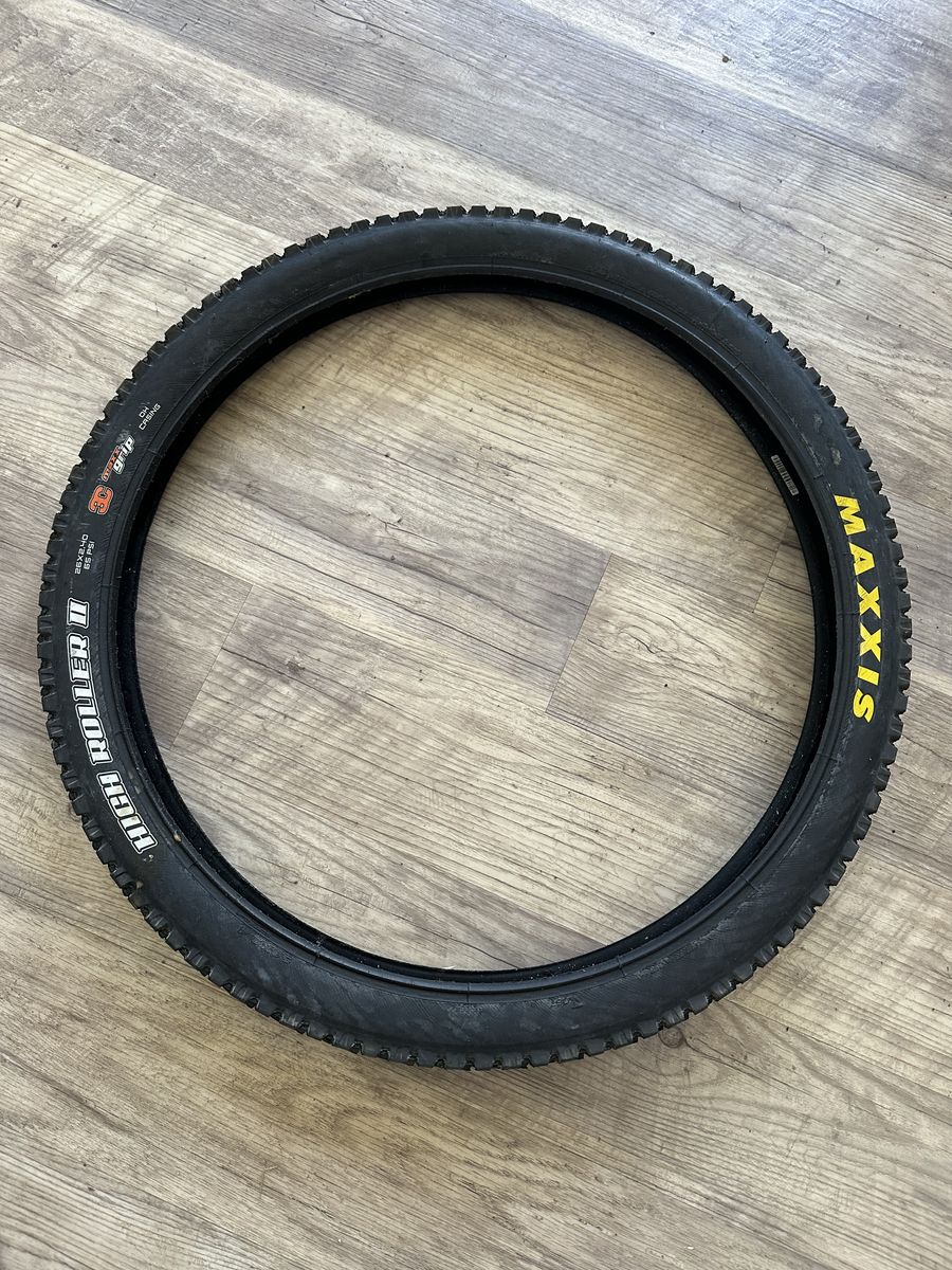 MAXXIS Minion DHR 26 X 2.4 Mountain Bike Tire
