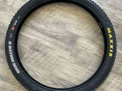 MAXXIS Minion DHR 26 X 2.4 Mountain Bike Tire