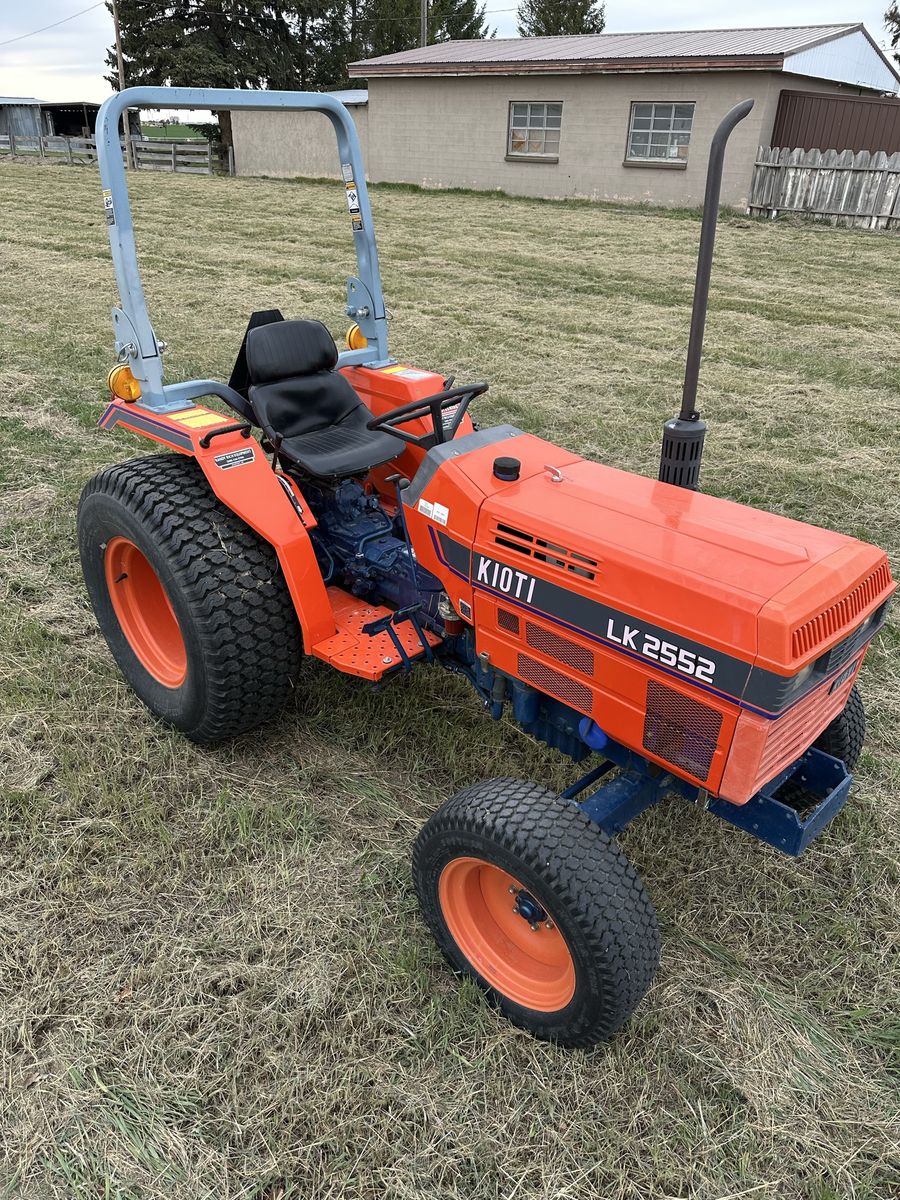 KIOTI LK 2552 Compact Utility Tractor - 25HP Diesel, 4WD, Used Good Condition