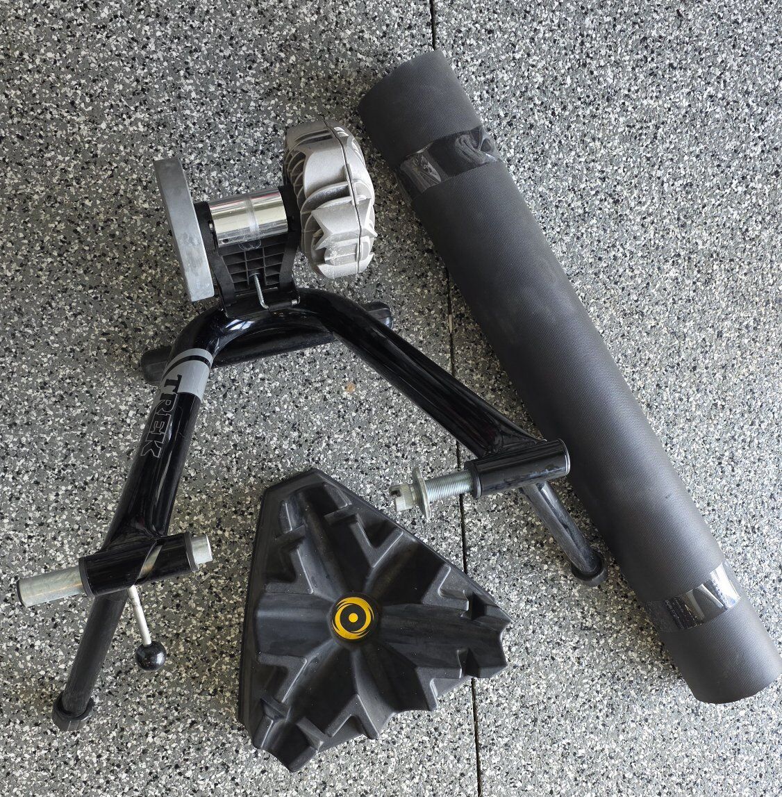 Trek cycle ops bike trainer (mat included)