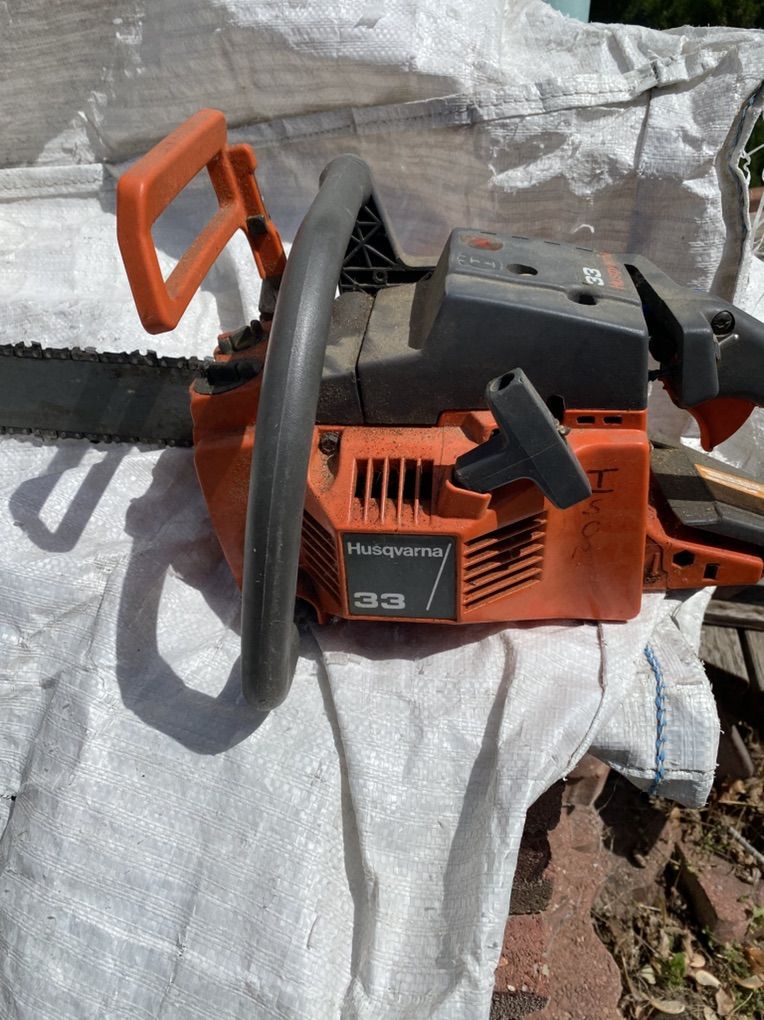 Husqvarna 33 Chainsaw