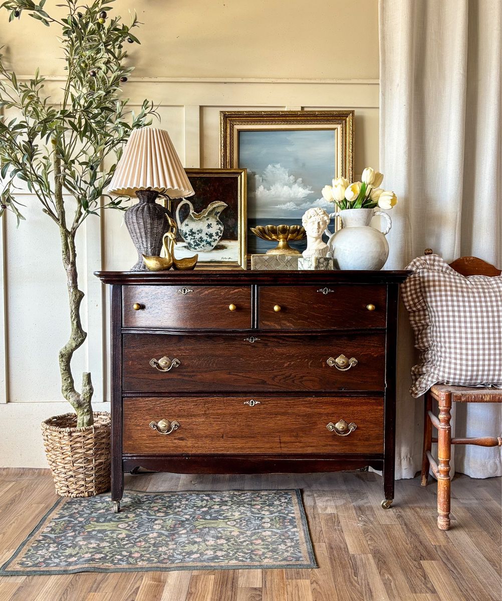 *FREE DELIVERY* Antique Dark Oak Chest of Drawers/Dresser