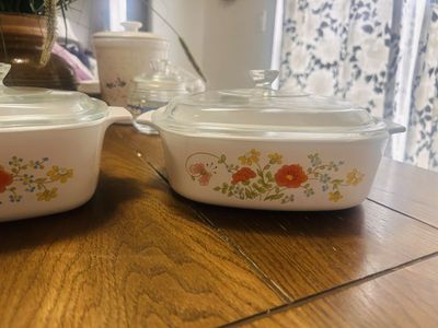 Vintage set of corningware