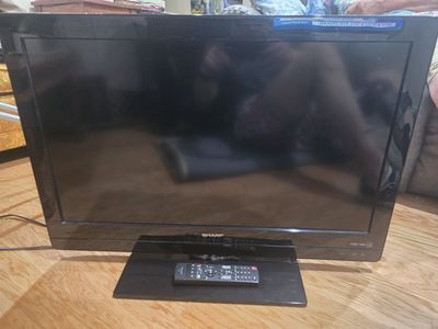 Sharp LC-32SV29U 32-inch LCD TV with Remote - Good Condition