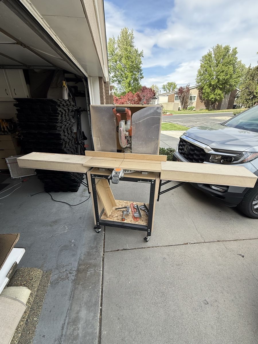 Mobile miter station